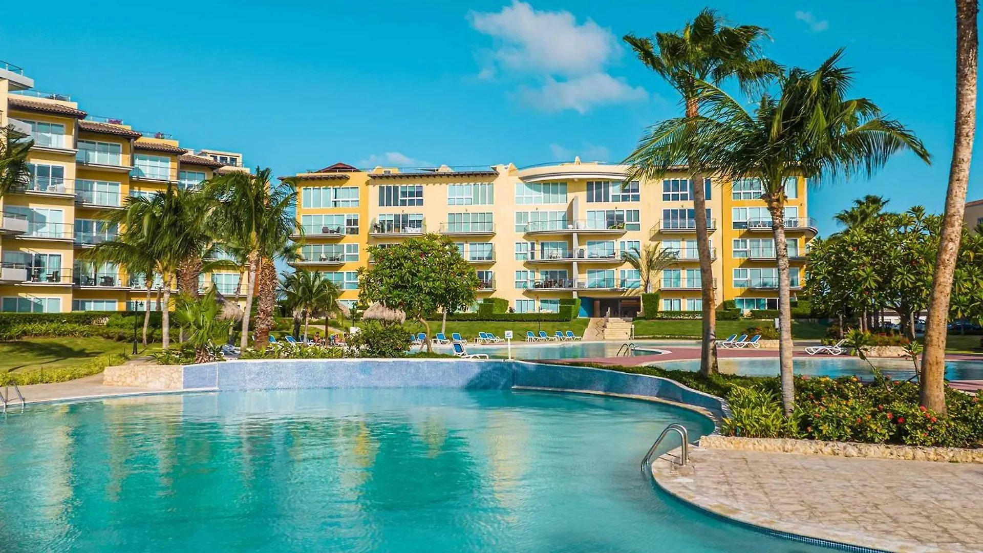 Beachfront - Garden Delight 2Br Condo - E125-2 パームビーチ アルバ