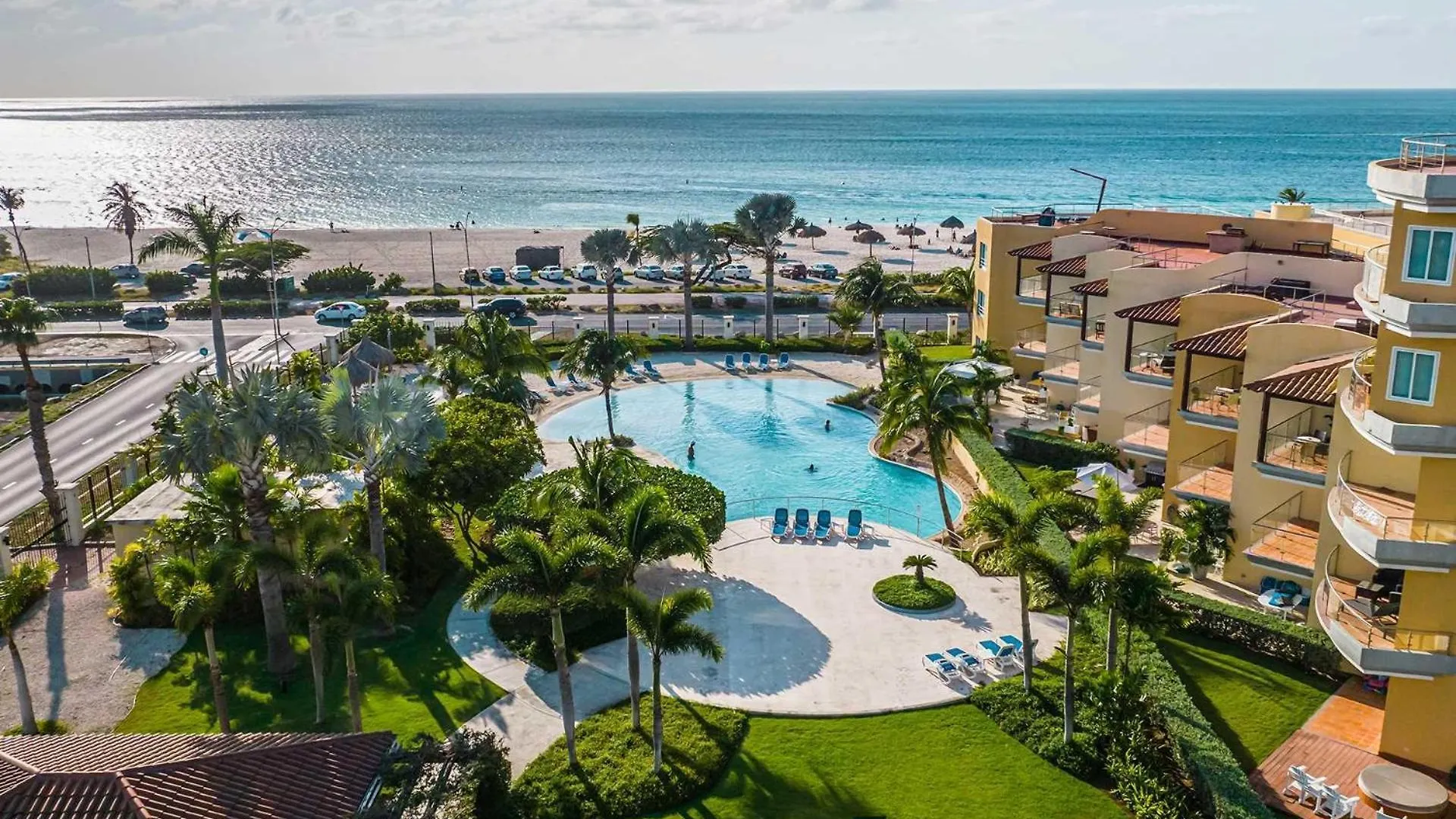 Beachfront - Garden Delight 2Br Condo - E125-2 パームビーチ 別荘