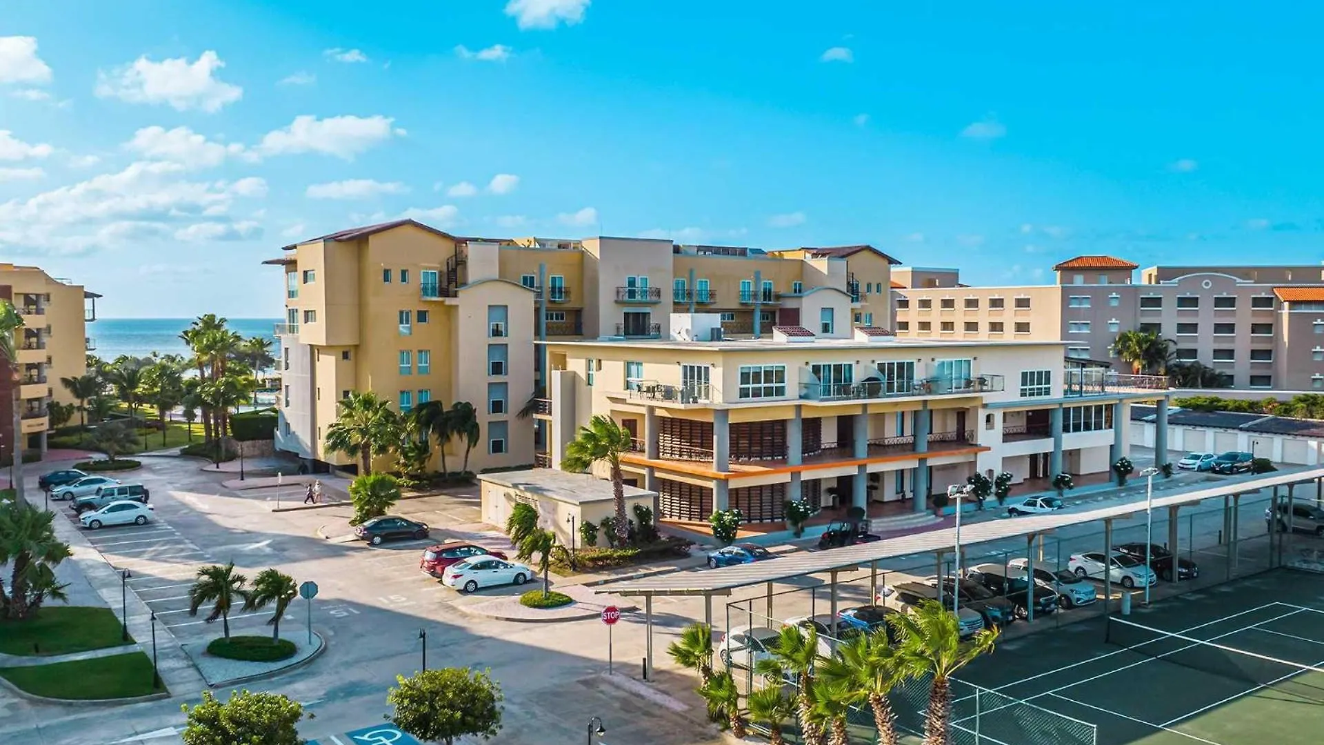 Beachfront - Garden Delight 2Br Condo - E125-2 パームビーチ アルバ