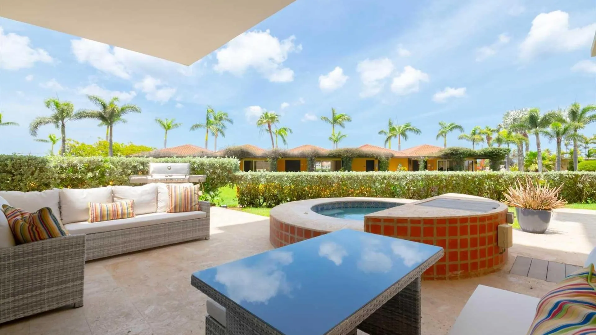 Beachfront - Garden Delight 2Br Condo - E125-2 棕榈滩 0*,  阿鲁巴岛