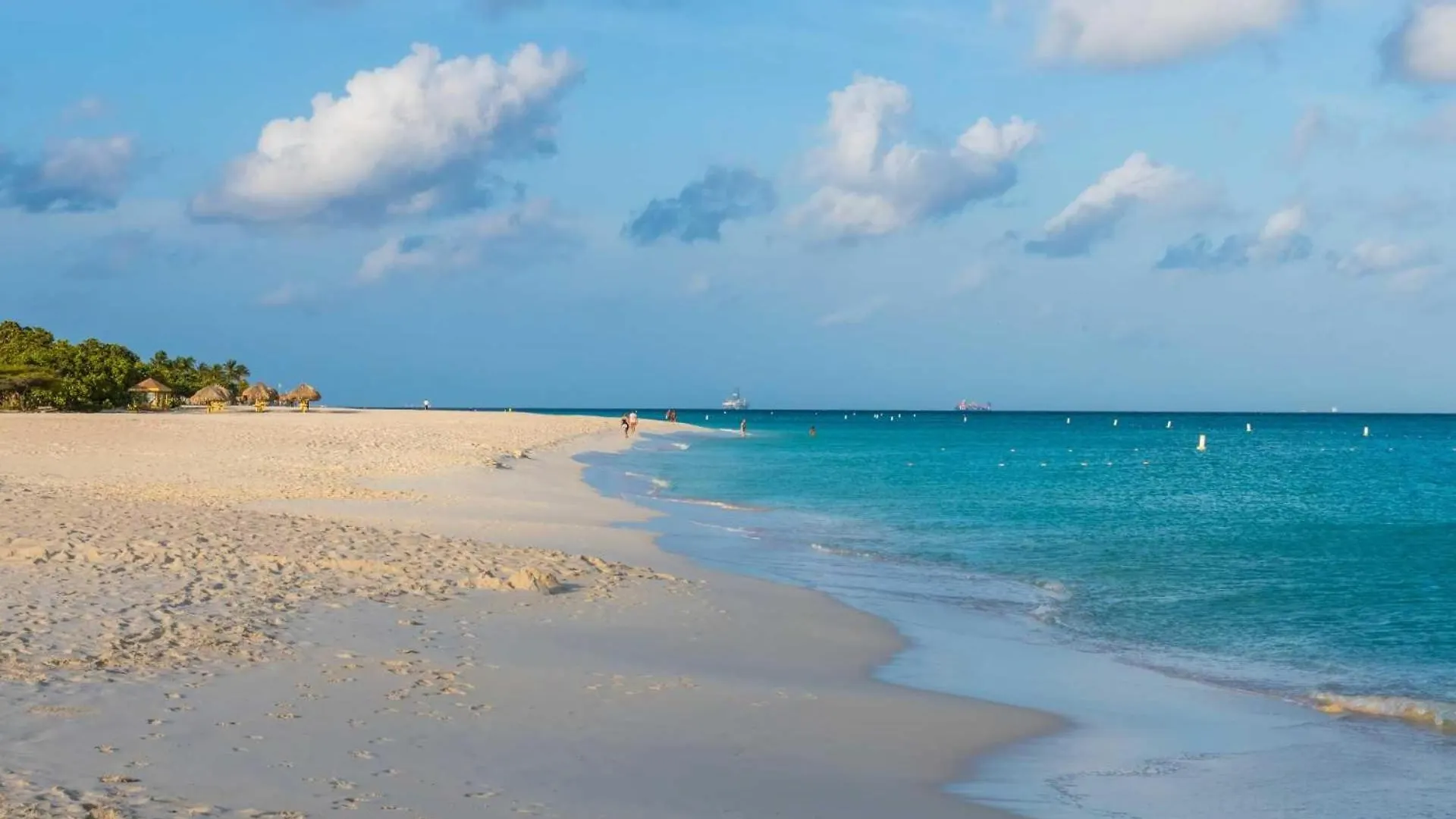 Beachfront - Garden Delight 2Br Condo - E125-2 棕榈滩 度假居